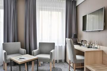 Фото номера Улучшенный двухместный номер с 1 кроватью Отель Hotel Lantier г. Бытом 10