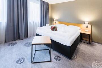 Фото номера Улучшенный двухместный номер с 1 кроватью Отель Hotel Lantier г. Бытом 16