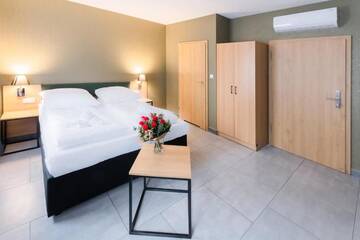 Фото номера Улучшенный двухместный номер с 1 кроватью Отель Hotel Lantier г. Бытом 22