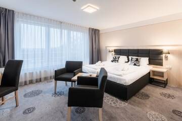 Фото номера Двухместный номер Делюкс с 1 кроватью Отель Hotel Lantier г. Бытом 3