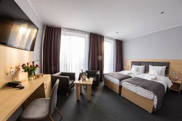 Фото номера Стандартный двухместный номер с 2 отдельными кроватями Отель Seven Hotel Bytom - Katowice г. Бытом 5
