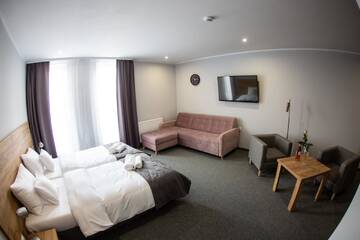 Фото номера Двухместный номер Делюкс с 1 кроватью Отель Seven Hotel Bytom - Katowice г. Бытом 3