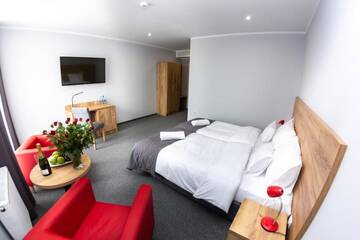 Фото номера Стандартный двухместный номер с 1 кроватью Отель Seven Hotel Bytom - Katowice г. Бытом 8